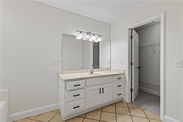 825 Rue Fluer De Lis, Lavonia, GA 30553