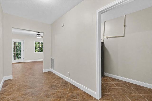 825 Rue Fluer De Lis, Lavonia, GA 30553