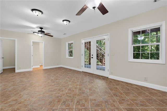 825 Rue Fluer De Lis, Lavonia, GA 30553
