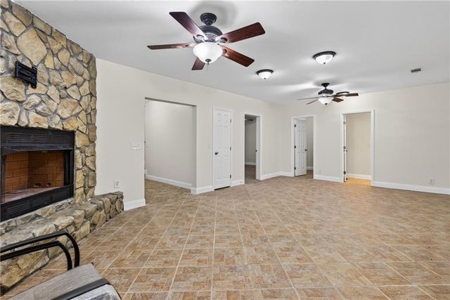 825 Rue Fluer De Lis, Lavonia, GA 30553