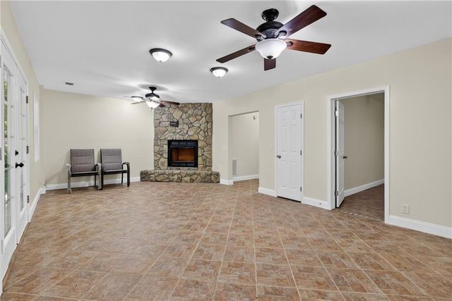825 Rue Fluer De Lis, Lavonia, GA 30553