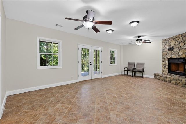 825 Rue Fluer De Lis, Lavonia, GA 30553
