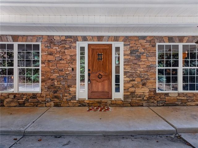 825 Rue Fluer De Lis, Lavonia, GA 30553