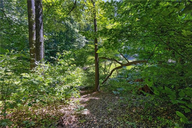 825 Rue Fluer De Lis, Lavonia, GA 30553