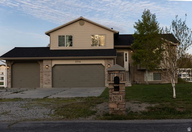 5714 S 6950 W, Hooper, UT 84315