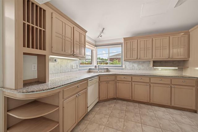 5437 Loch Lomond Drive, Houston, TX 77096