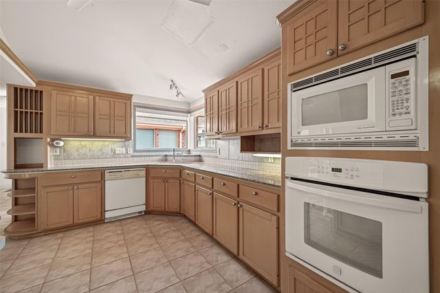 5437 Loch Lomond Drive, Houston, TX 77096