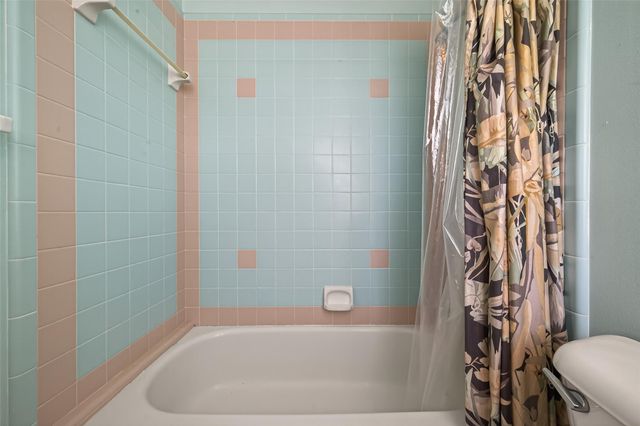 5437 Loch Lomond Drive, Houston, TX 77096