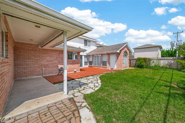 5437 Loch Lomond Drive, Houston, TX 77096