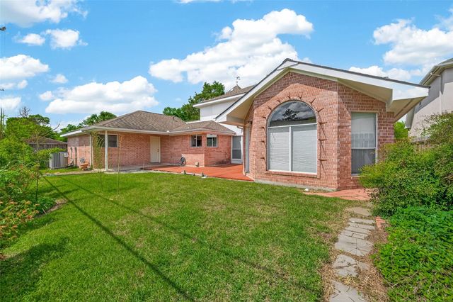 5437 Loch Lomond Drive, Houston, TX 77096