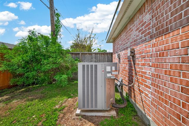 5437 Loch Lomond Drive, Houston, TX 77096