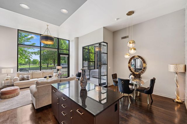 215 10th Avenue S 112, Minneapolis, MN 55415