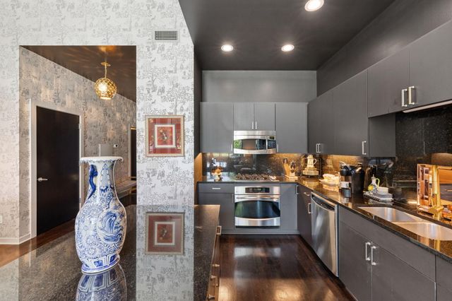 215 10th Avenue S 112, Minneapolis, MN 55415