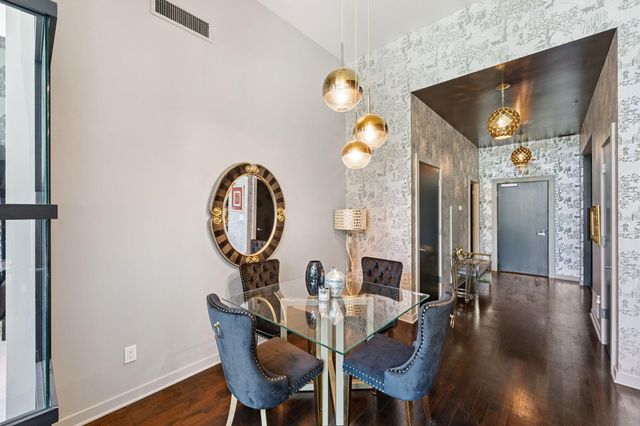 215 10th Avenue S 112, Minneapolis, MN 55415