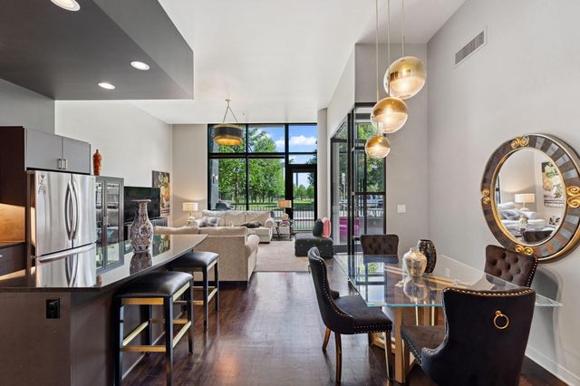 215 10th Avenue S 112, Minneapolis, MN 55415