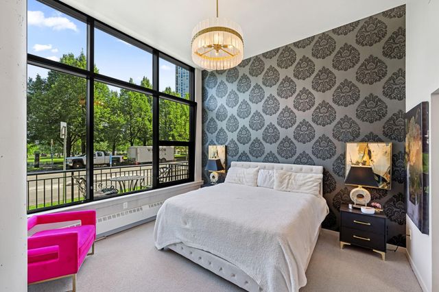 215 10th Avenue S 112, Minneapolis, MN 55415