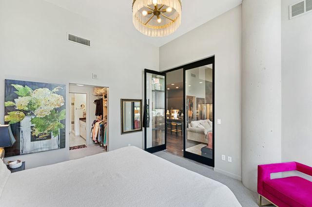 215 10th Avenue S 112, Minneapolis, MN 55415