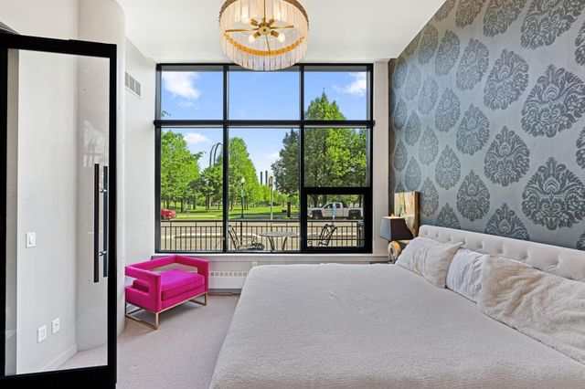 215 10th Avenue S 112, Minneapolis, MN 55415