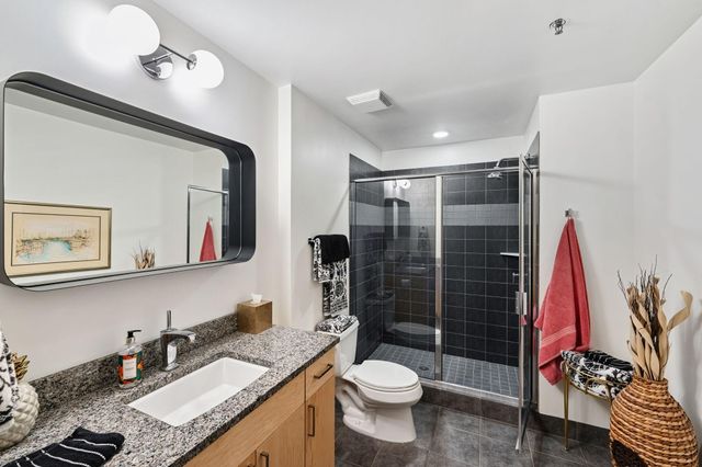 215 10th Avenue S 112, Minneapolis, MN 55415