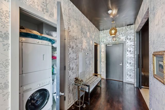 215 10th Avenue S 112, Minneapolis, MN 55415