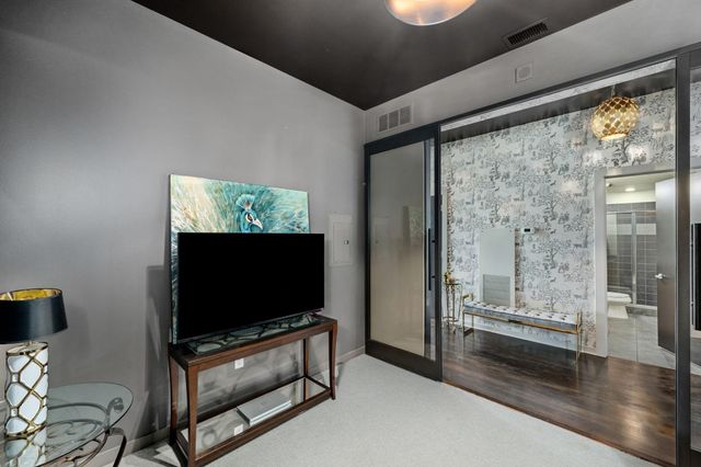 215 10th Avenue S 112, Minneapolis, MN 55415