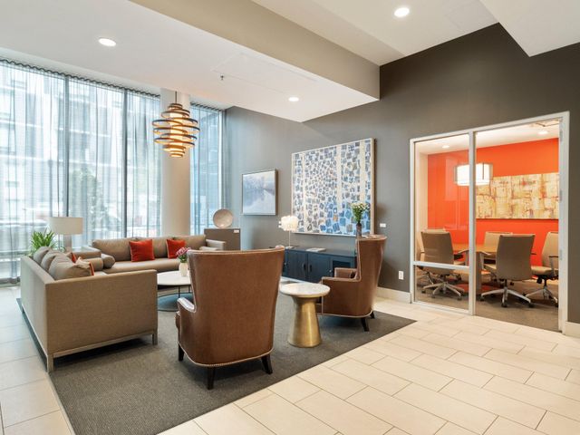 215 10th Avenue S 112, Minneapolis, MN 55415