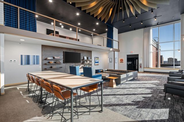 215 10th Avenue S 112, Minneapolis, MN 55415