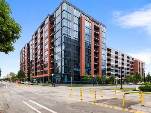 215 10th Avenue S 112, Minneapolis, MN 55415