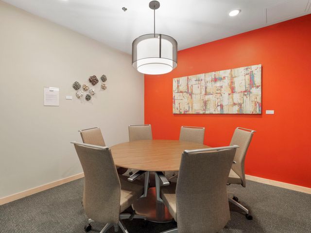 215 10th Avenue S 112, Minneapolis, MN 55415