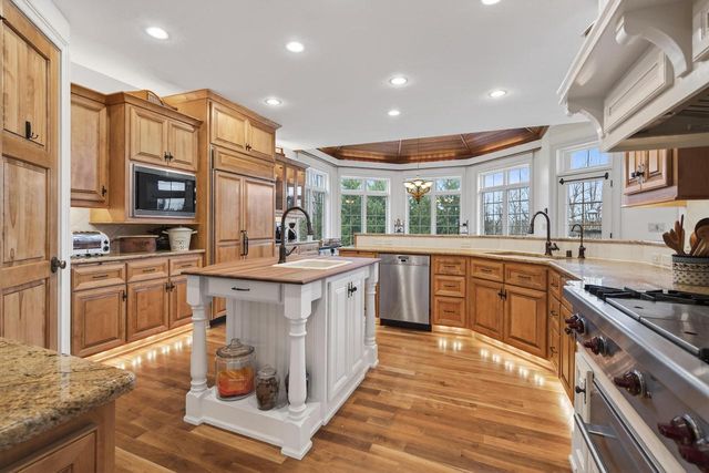 14095 N Pine Bluff ROAD, Mequon, WI 53097