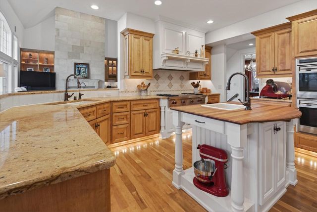 14095 N Pine Bluff ROAD, Mequon, WI 53097