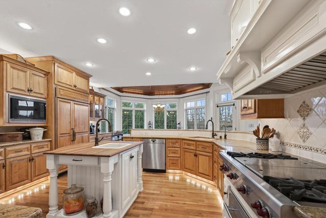 14095 N Pine Bluff ROAD, Mequon, WI 53097