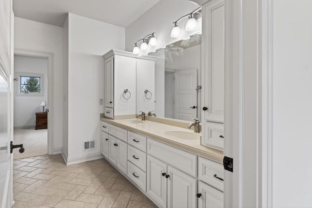 14095 N Pine Bluff ROAD, Mequon, WI 53097