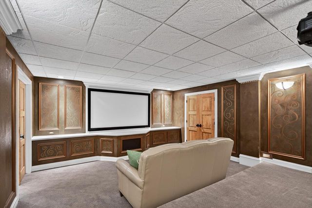 14095 N Pine Bluff ROAD, Mequon, WI 53097