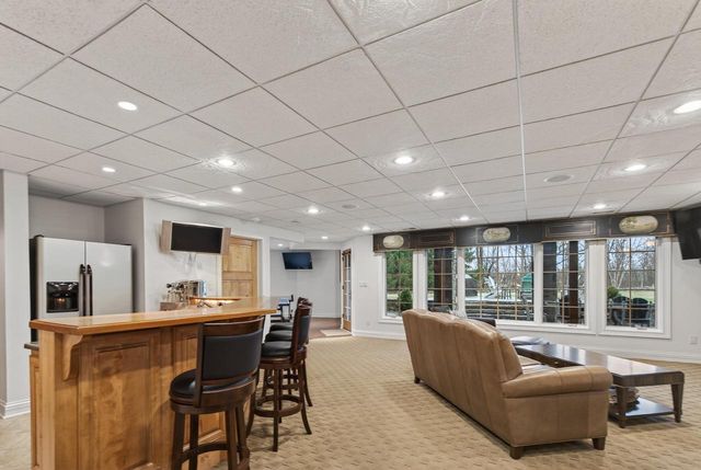 14095 N Pine Bluff ROAD, Mequon, WI 53097