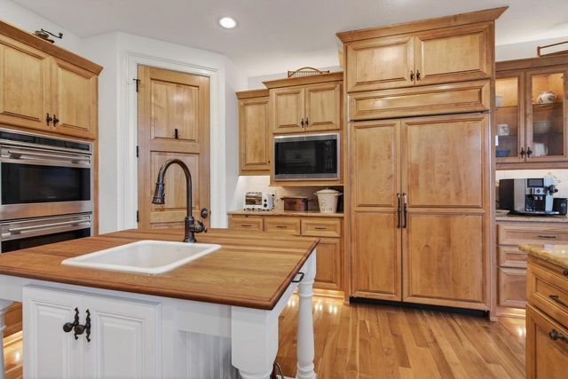 14095 N Pine Bluff ROAD, Mequon, WI 53097