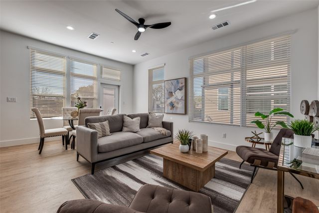 723 W 10th Street 109, Dallas, TX 75208