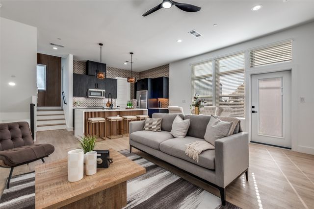 723 W 10th Street 109, Dallas, TX 75208