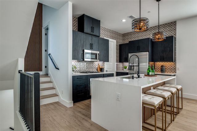 723 W 10th Street 109, Dallas, TX 75208