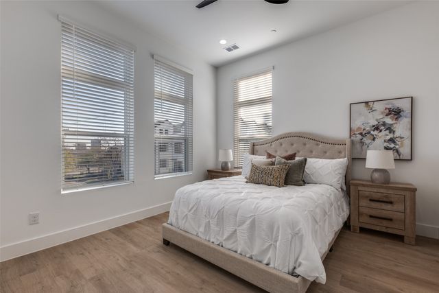 723 W 10th Street 109, Dallas, TX 75208