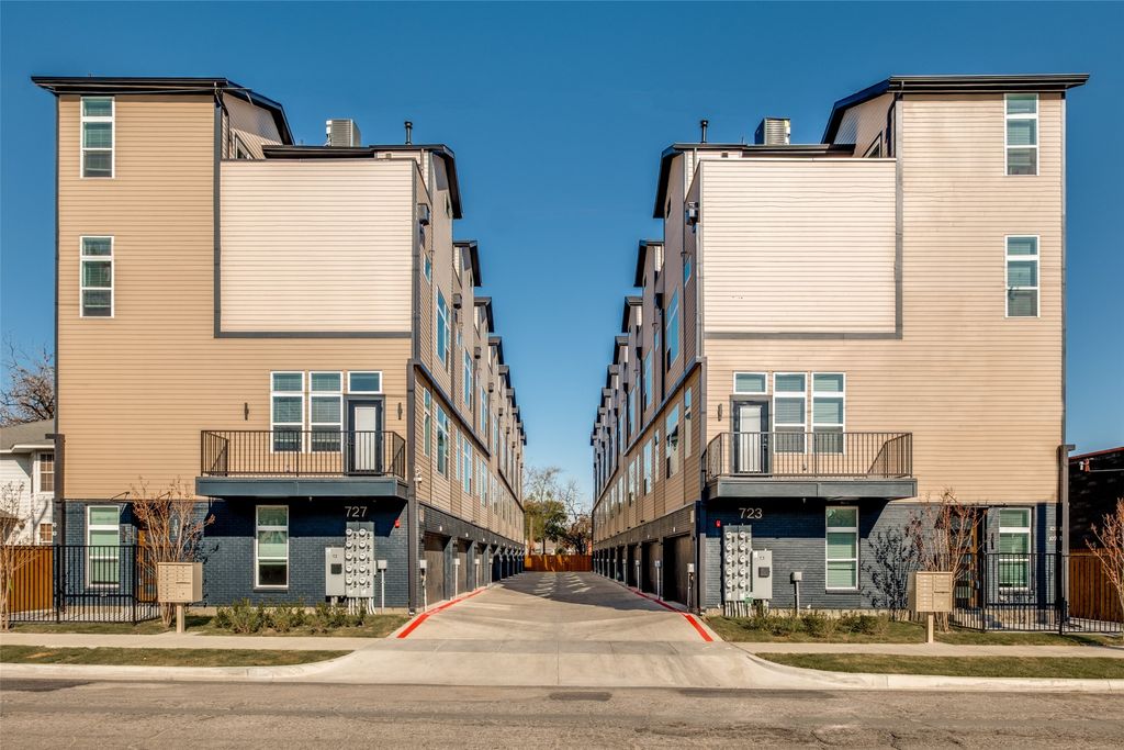 723 W 10th Street 109, Dallas, TX 75208