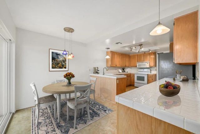1242 Rue Saint Moritz, San Marcos, CA 92078
