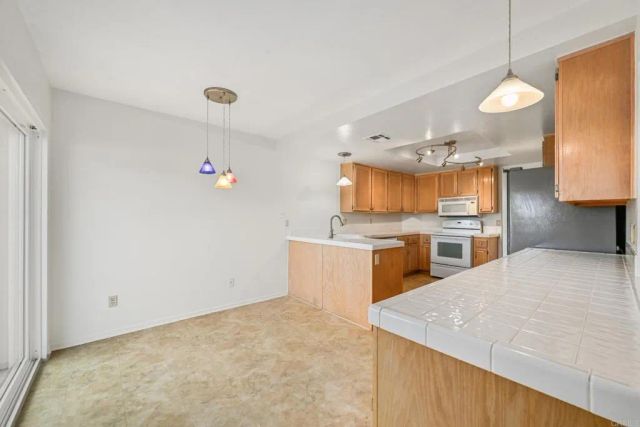 1242 Rue Saint Moritz, San Marcos, CA 92078