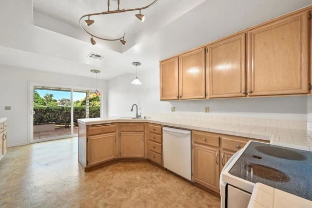 1242 Rue Saint Moritz, San Marcos, CA 92078