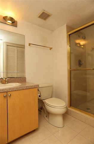 300 Racquet Club Road 104, Weston, FL 33326