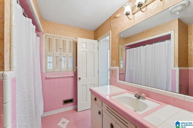 876 TWIN LAKE DRIVE NE, Birmingham, AL 35215