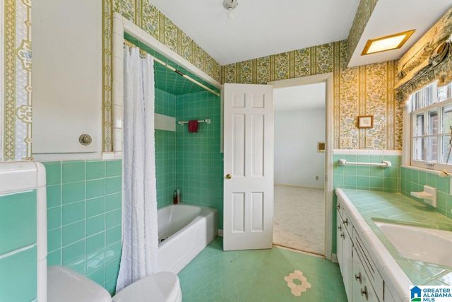 876 TWIN LAKE DRIVE NE, Birmingham, AL 35215