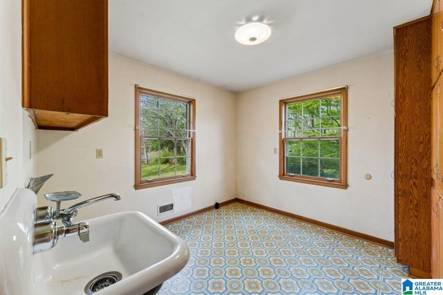 876 TWIN LAKE DRIVE NE, Birmingham, AL 35215