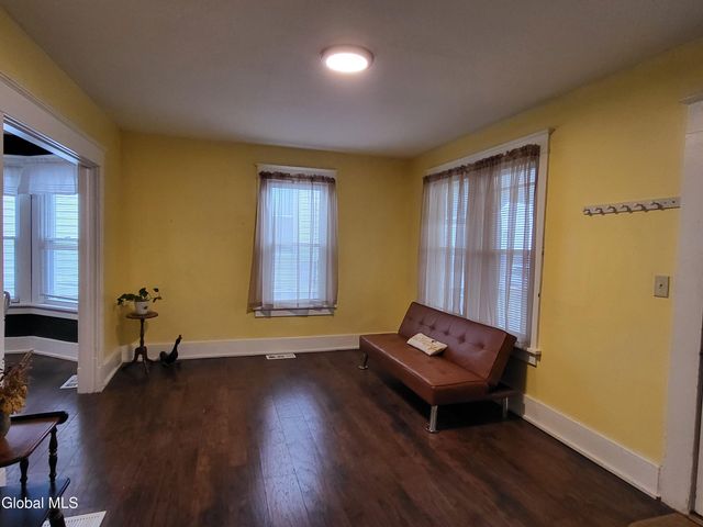 9 Putnam Street, Brunswick, NY 12180