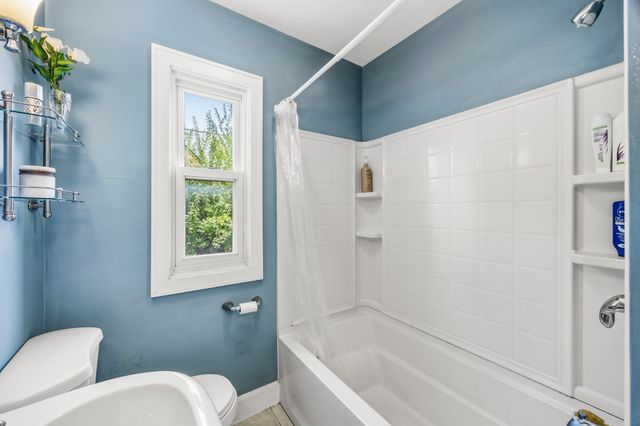 2824 44th Street, Des Moines, IA 50310